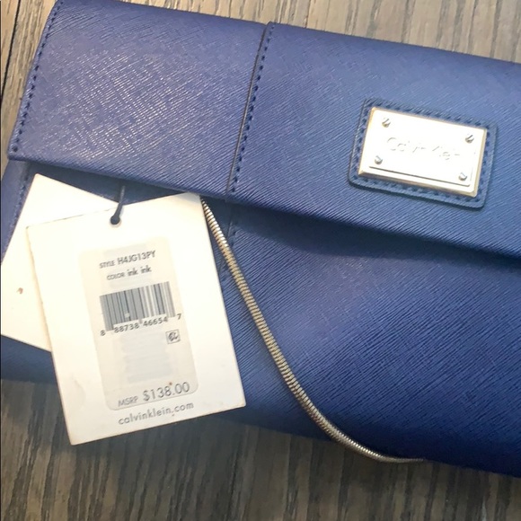 Calvin Klein handbag with gold accents - Picture 6 of 9